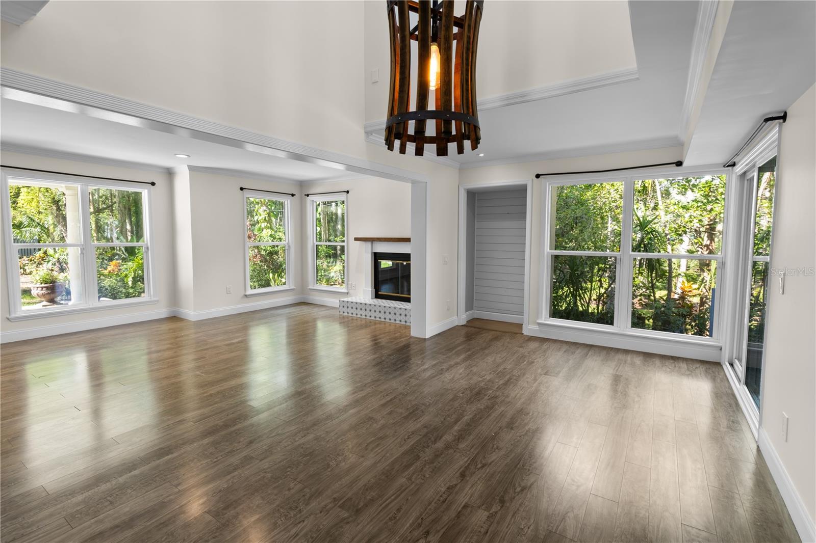 Listing photo id 9 for 2202 Amity Court