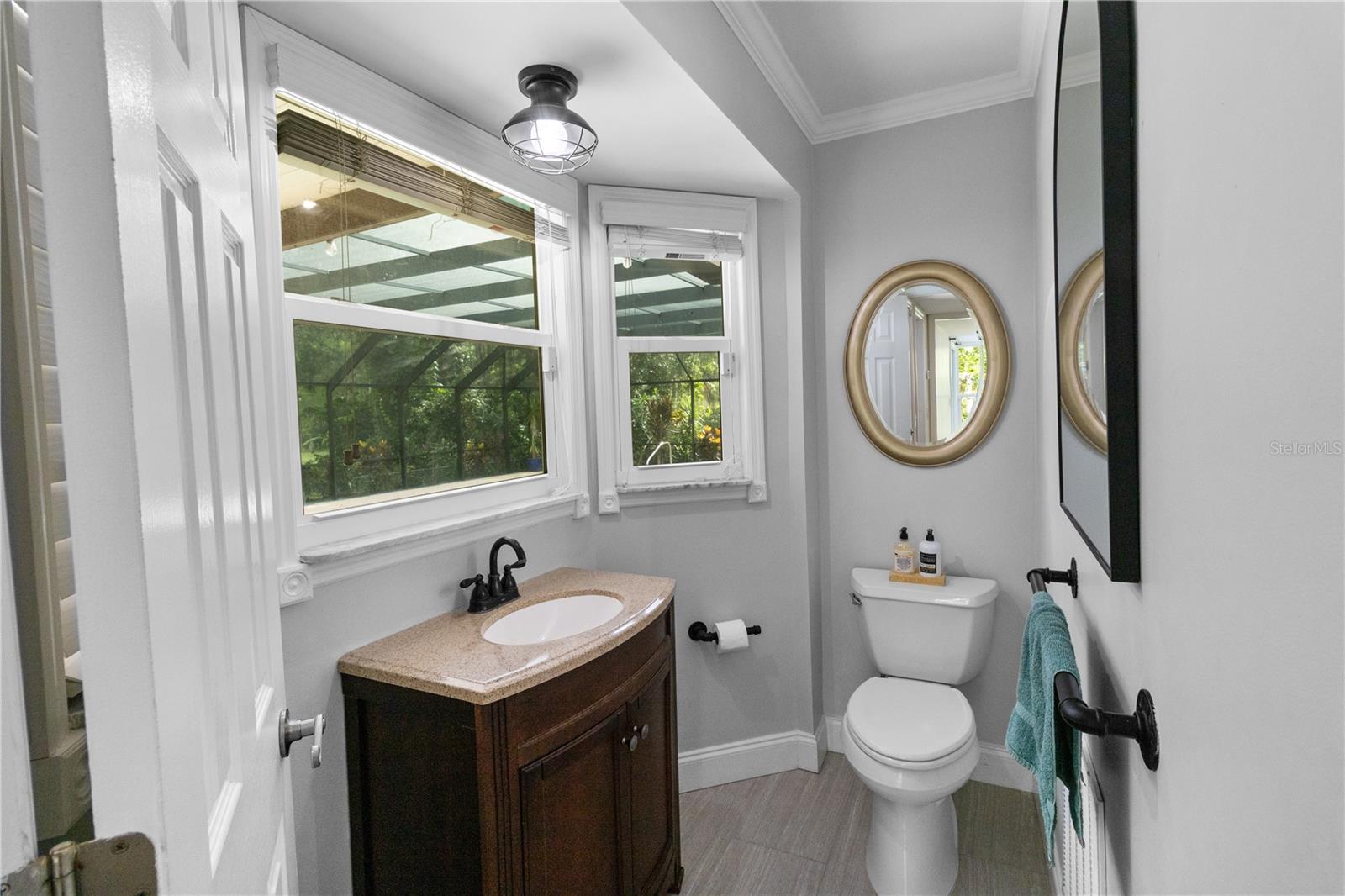 Listing photo id 11 for 2202 Amity Court
