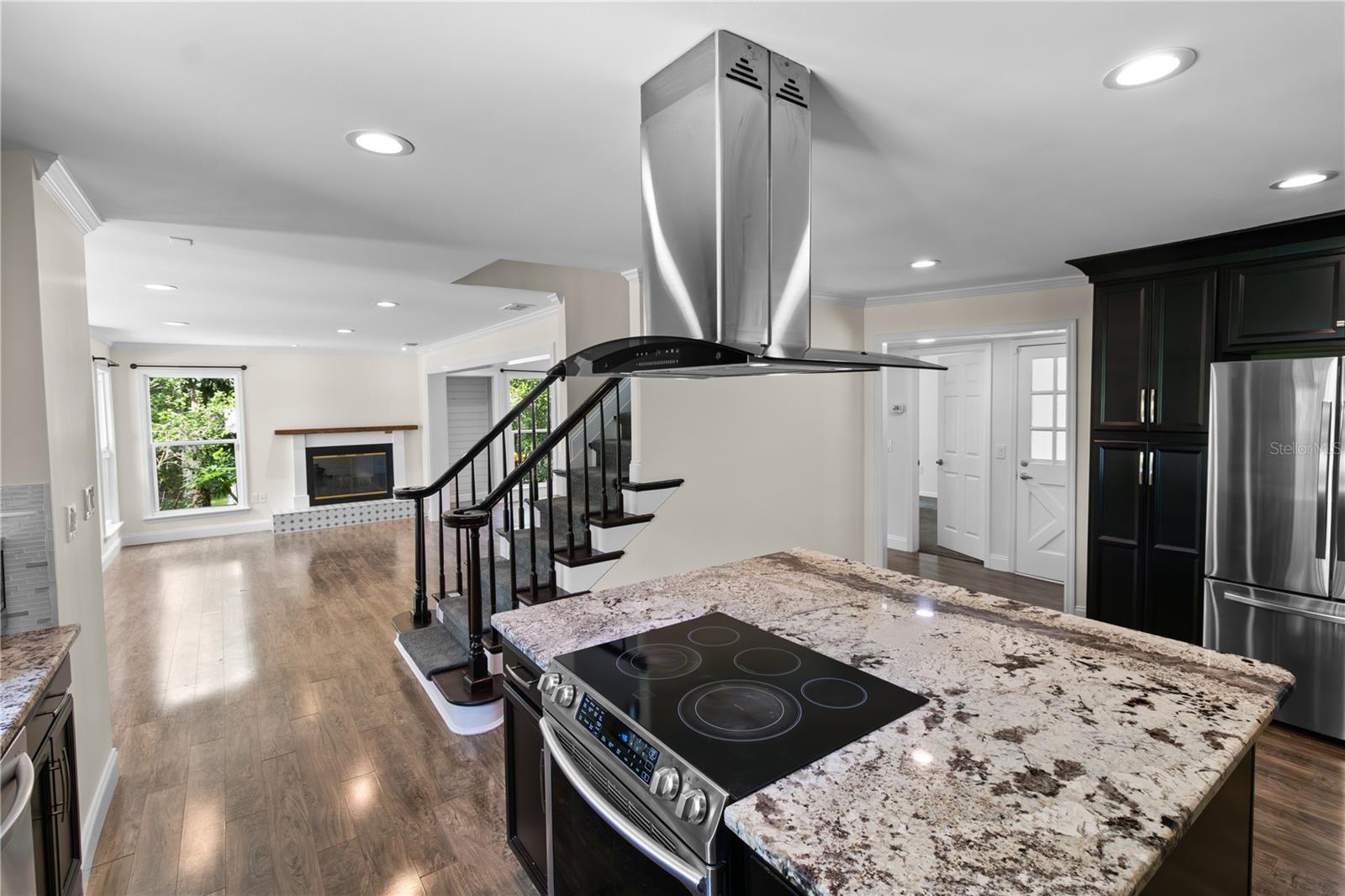 Listing photo id 12 for 2202 Amity Court