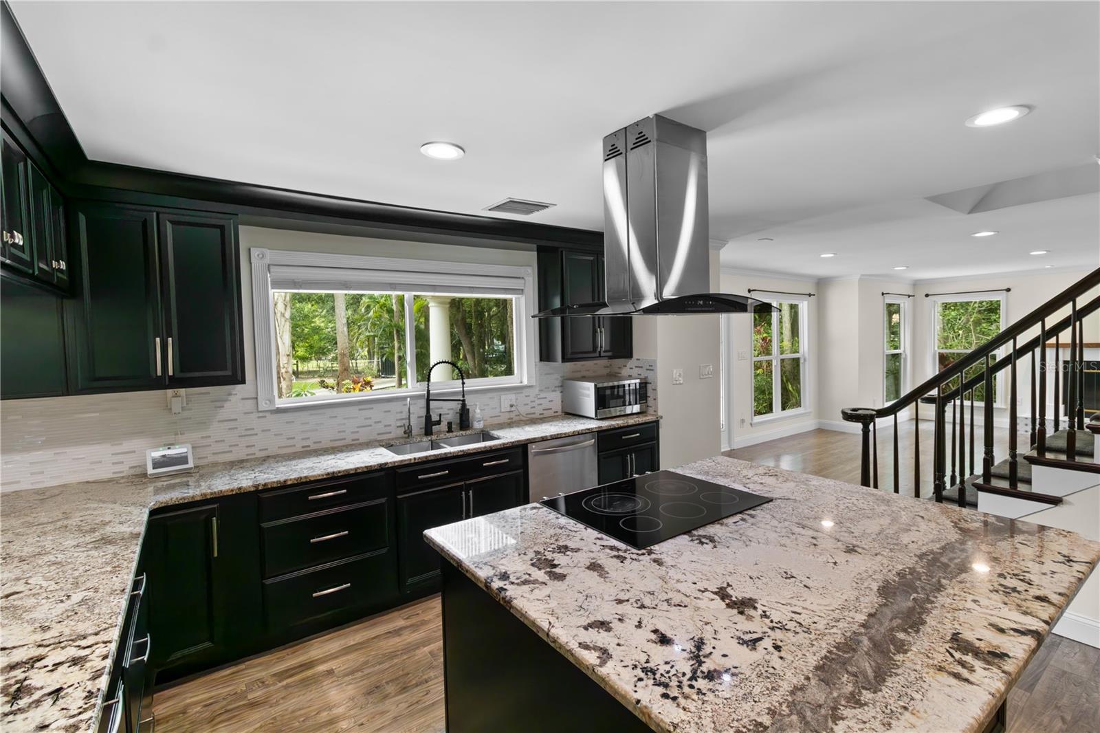 Listing photo id 13 for 2202 Amity Court