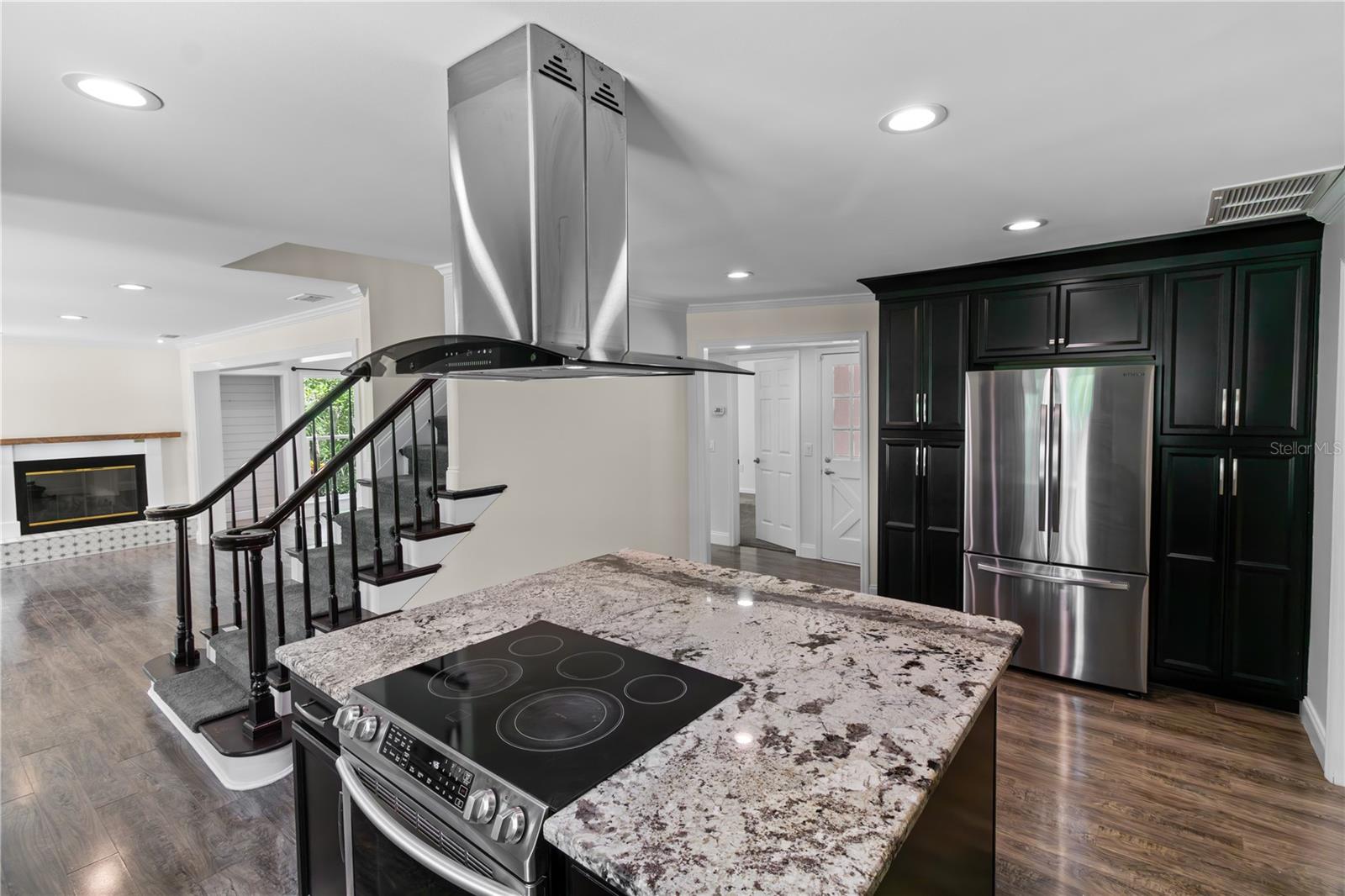 Listing photo id 14 for 2202 Amity Court