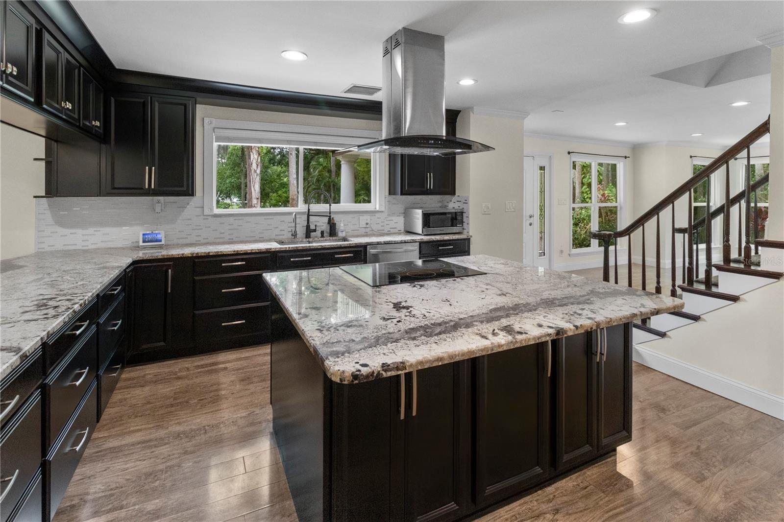 Listing photo id 17 for 2202 Amity Court