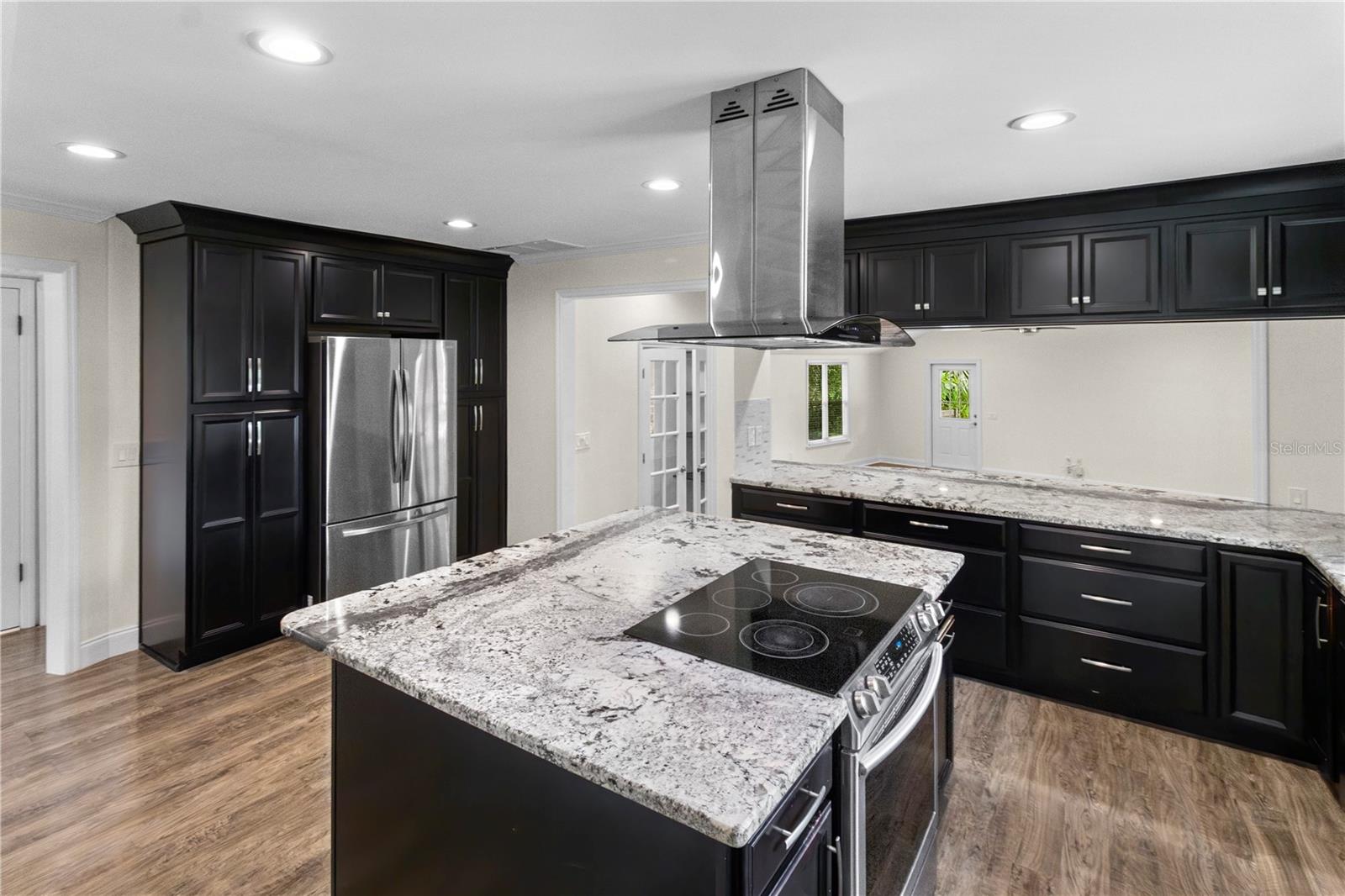 Listing photo id 19 for 2202 Amity Court