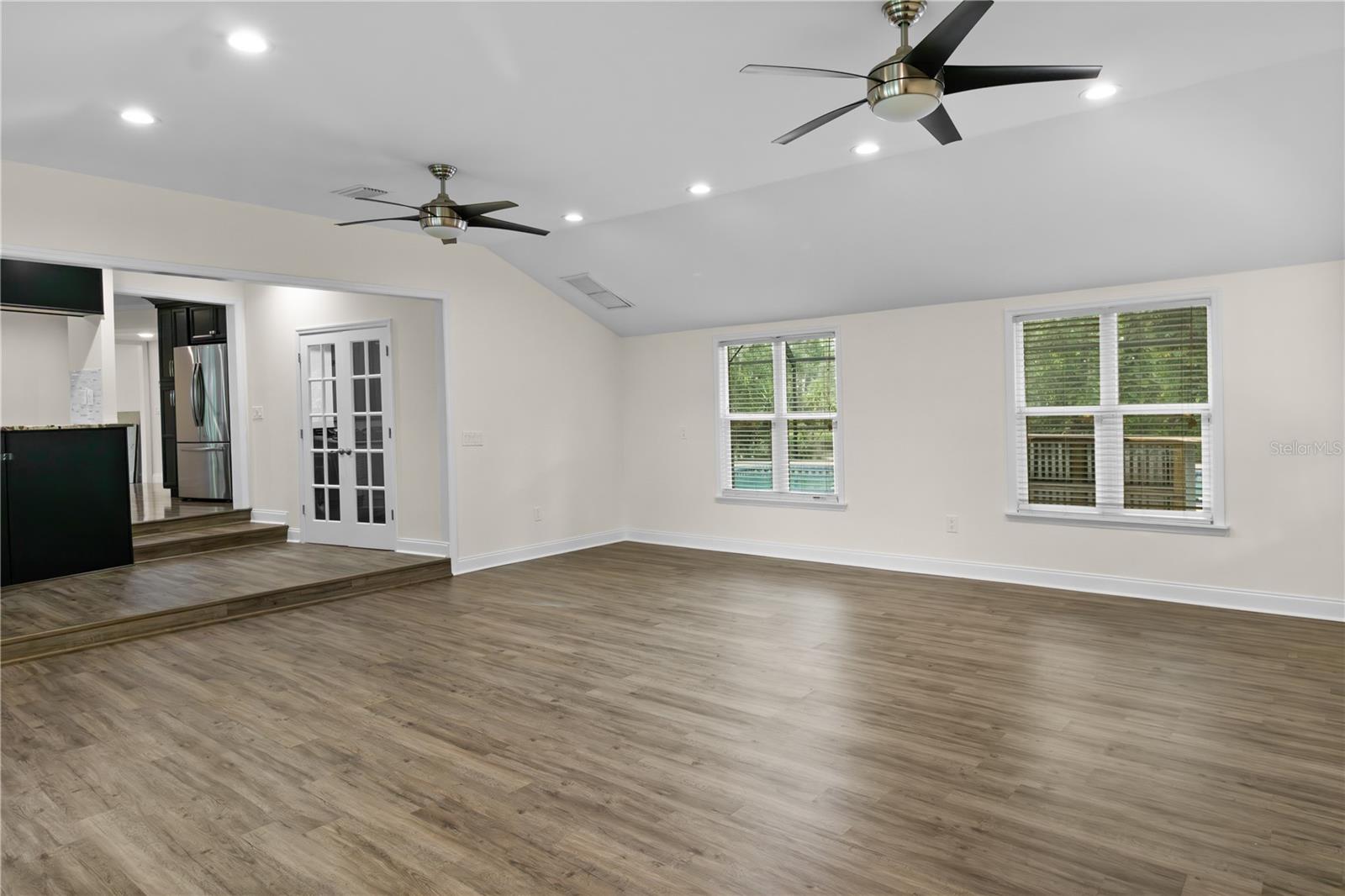 Listing photo id 23 for 2202 Amity Court