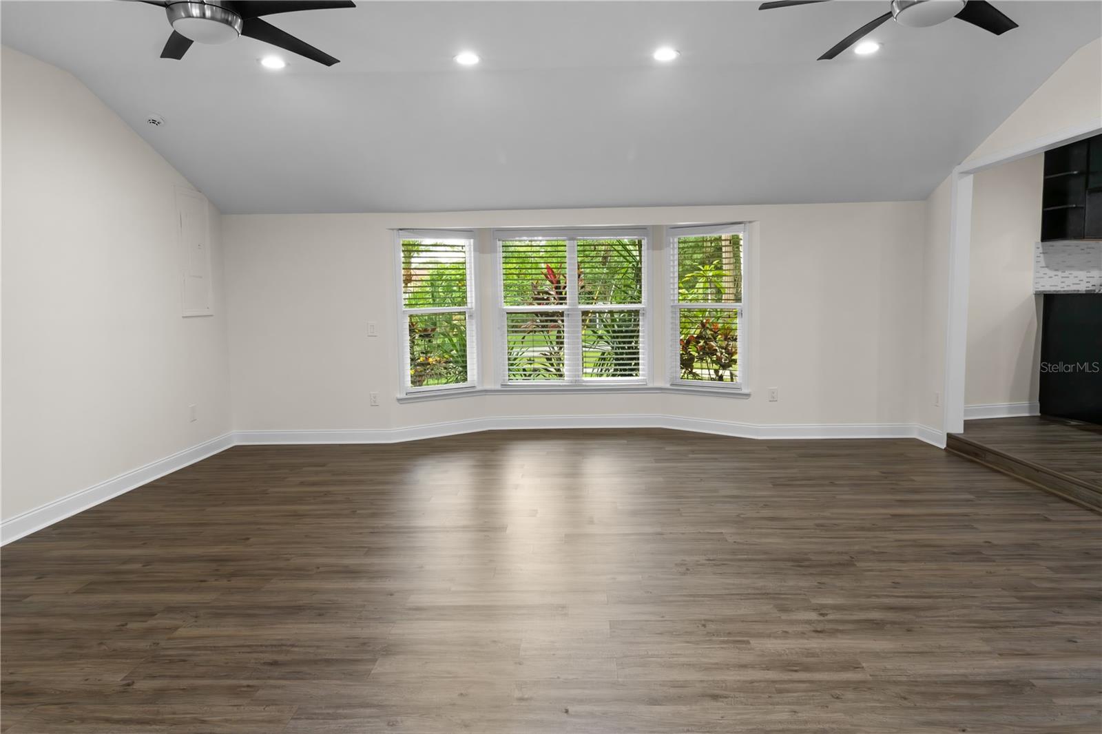 Listing photo id 24 for 2202 Amity Court