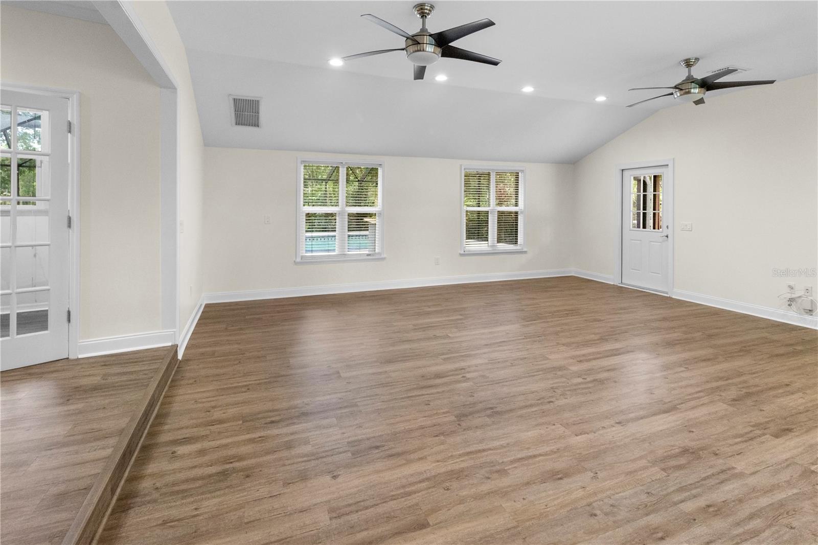 Listing photo id 25 for 2202 Amity Court