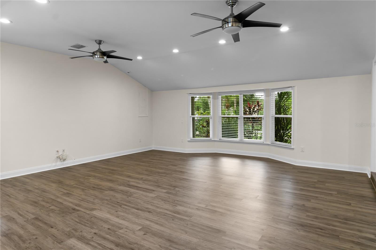Listing photo id 26 for 2202 Amity Court