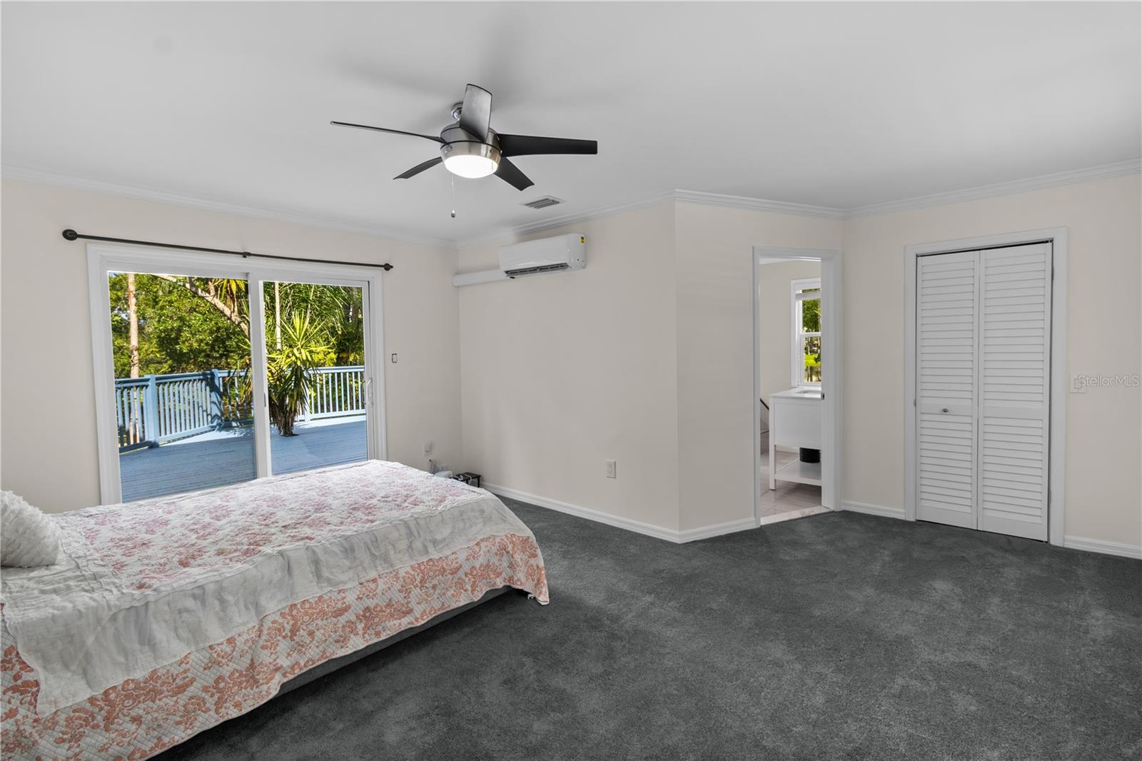 Listing photo id 27 for 2202 Amity Court