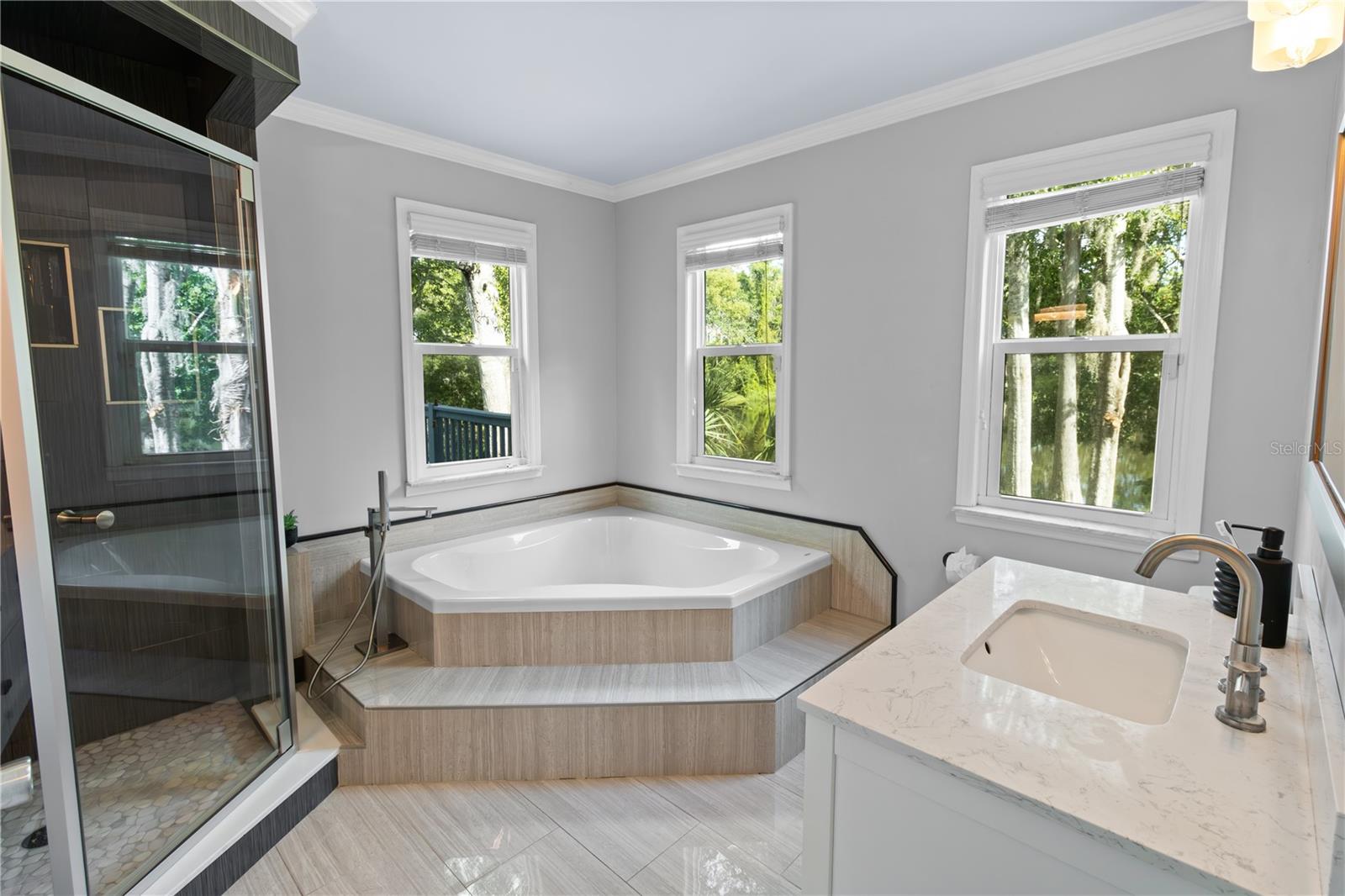 Listing photo id 29 for 2202 Amity Court