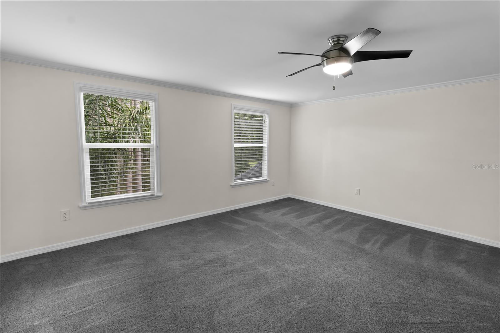 Listing photo id 37 for 2202 Amity Court