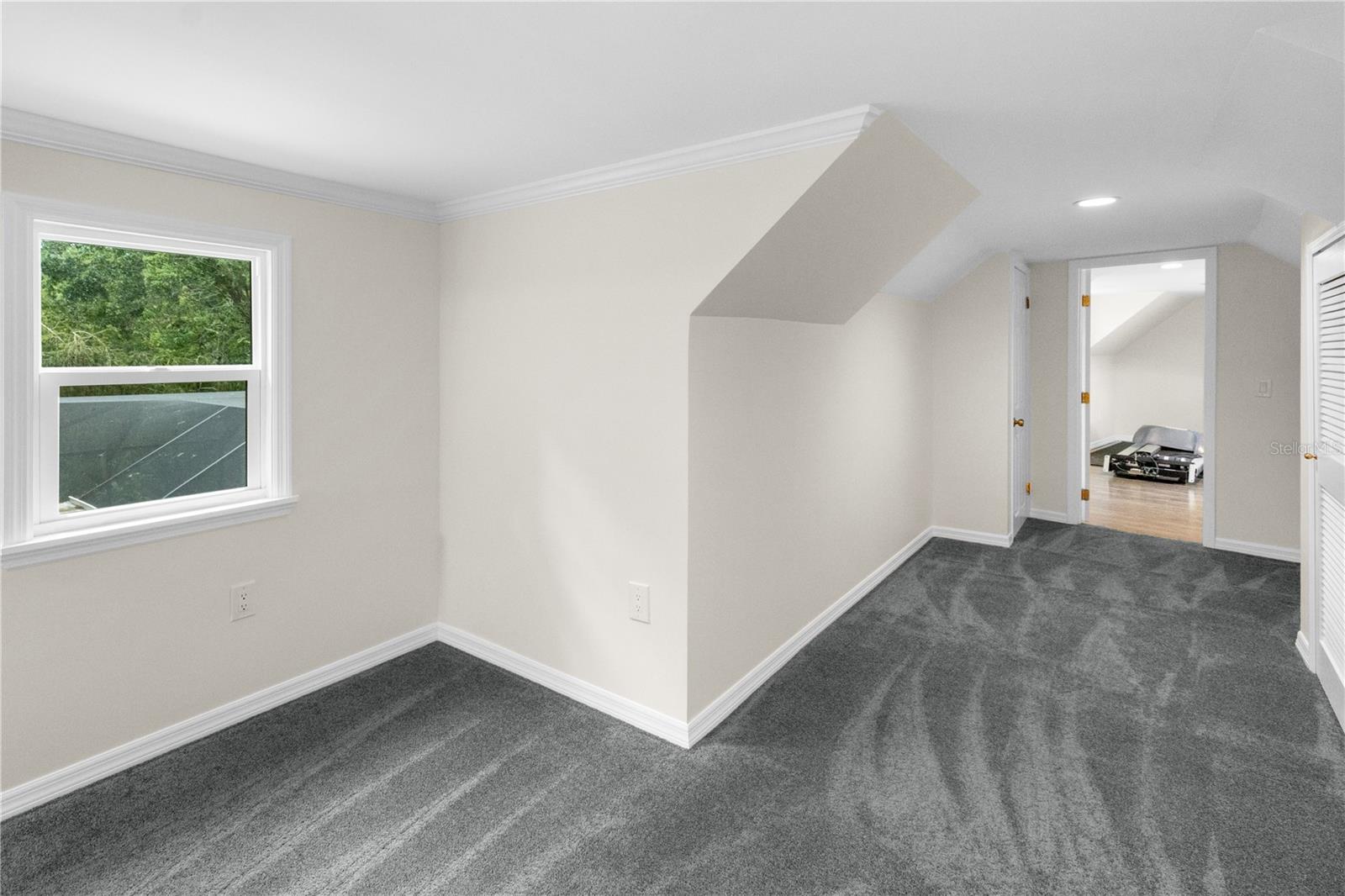 Listing photo id 45 for 2202 Amity Court