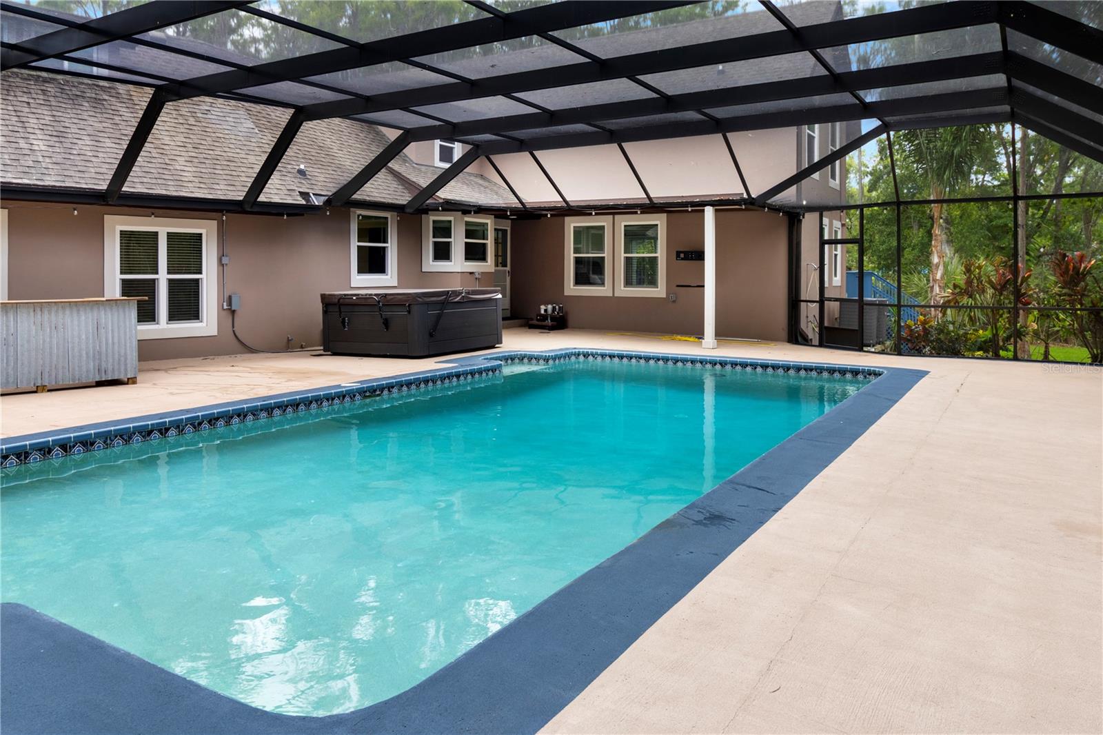 Listing photo id 47 for 2202 Amity Court