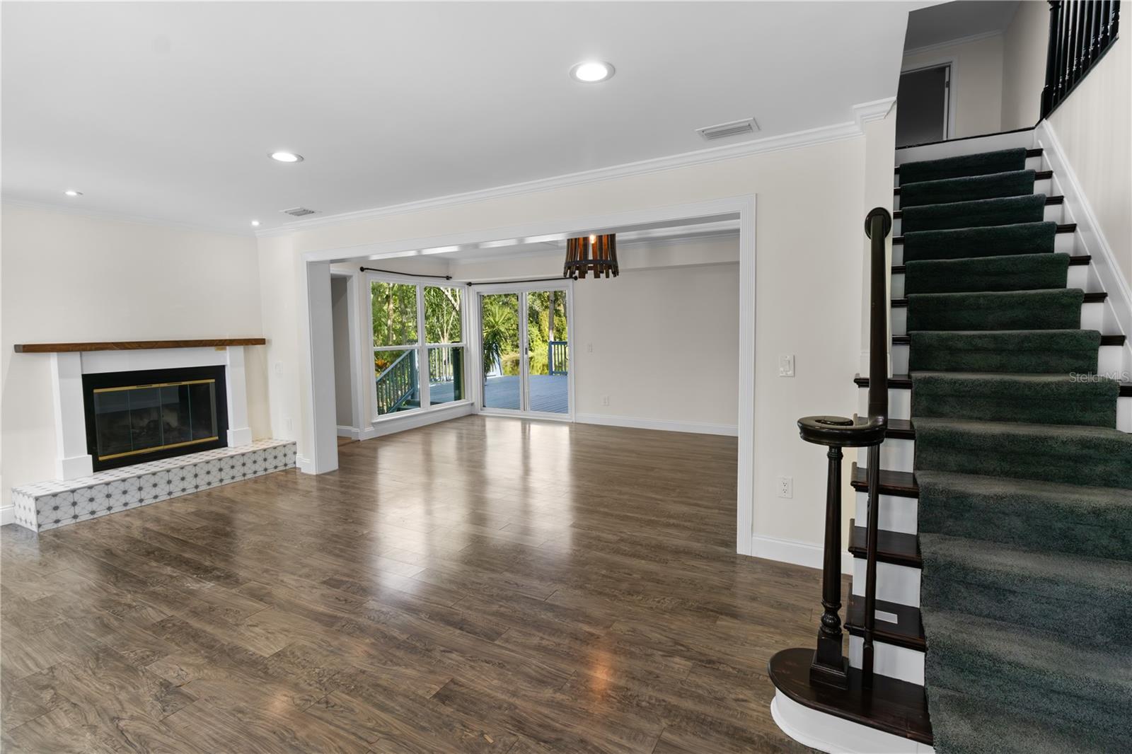 Listing photo id 3 for 2202 Amity Court