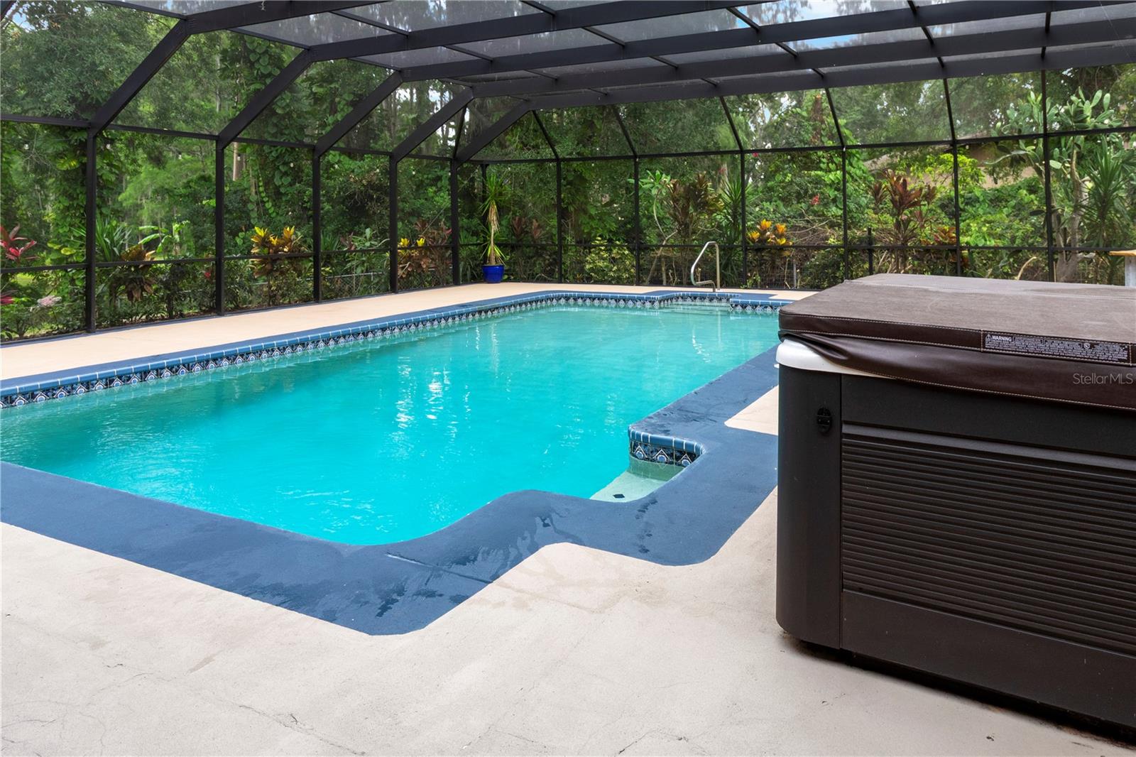 Listing photo id 48 for 2202 Amity Court