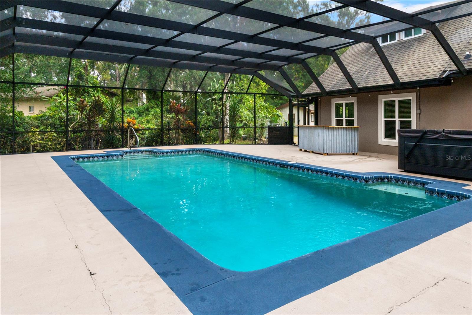Listing photo id 49 for 2202 Amity Court