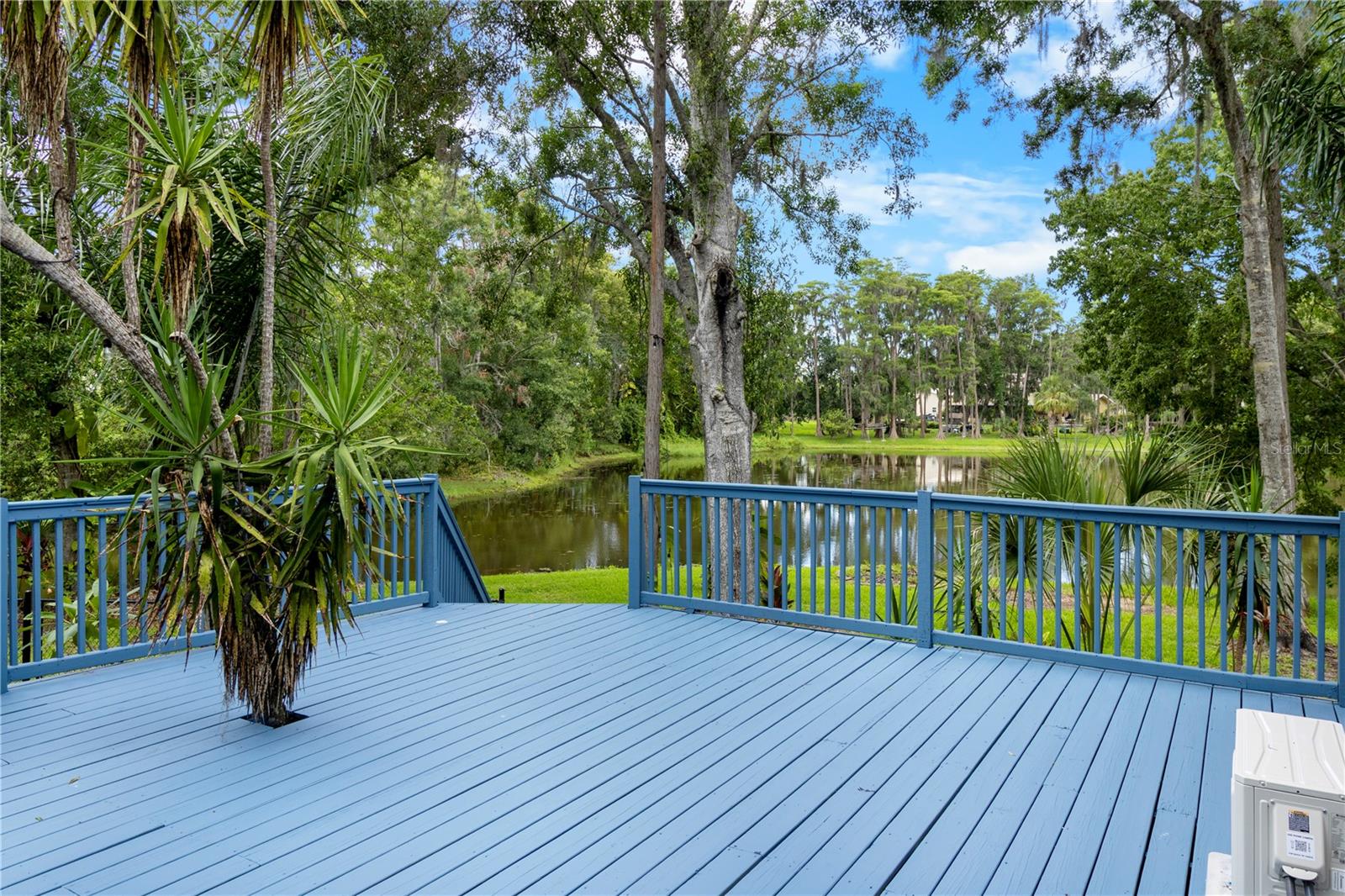 Listing photo id 51 for 2202 Amity Court