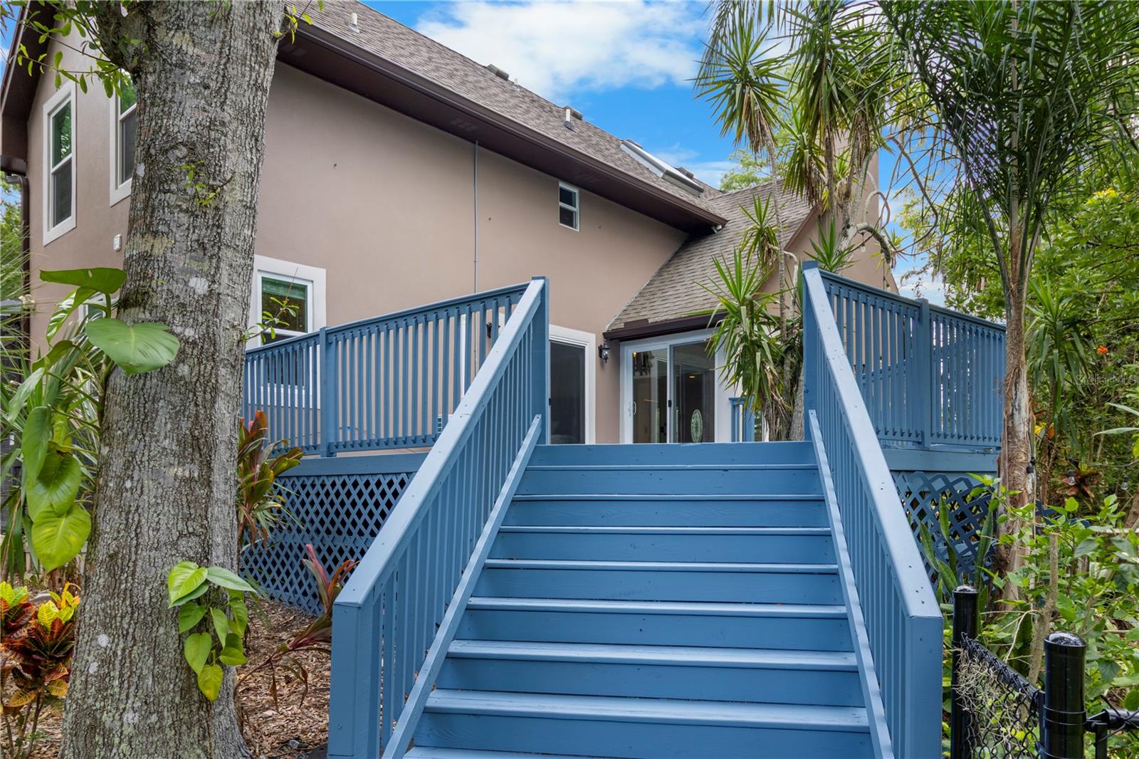 Listing photo id 52 for 2202 Amity Court