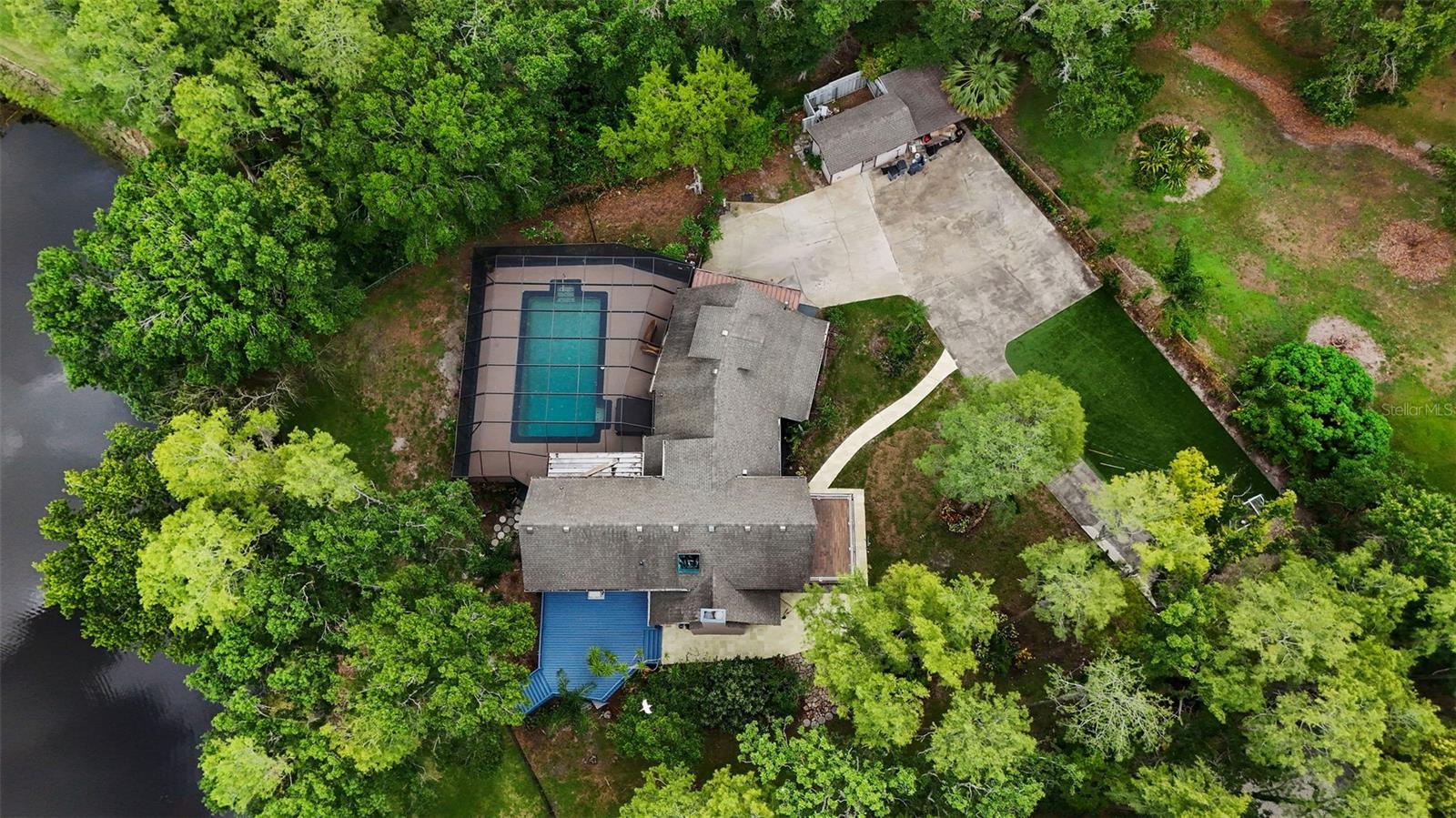 Listing photo id 58 for 2202 Amity Court