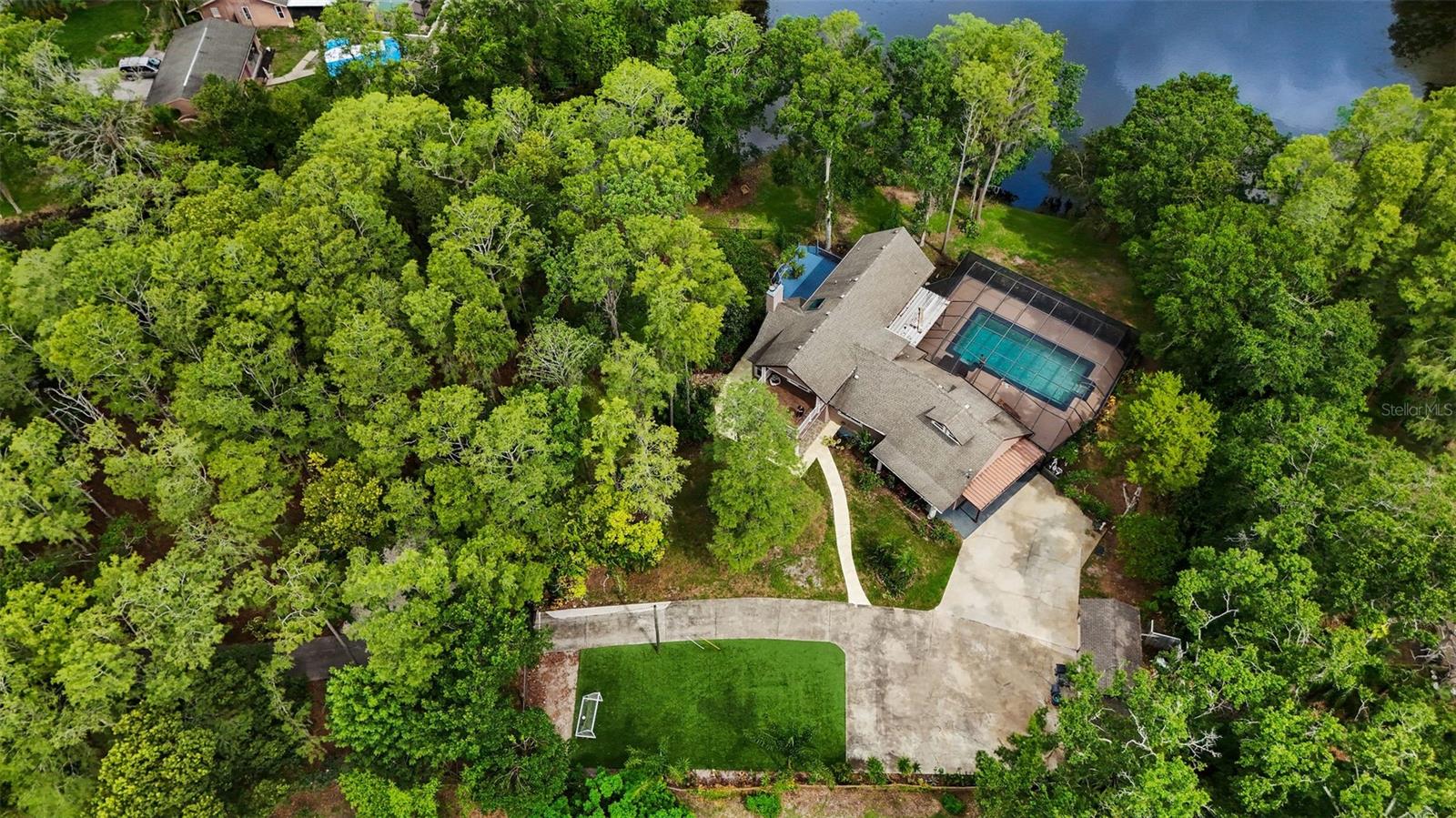 Listing photo id 60 for 2202 Amity Court