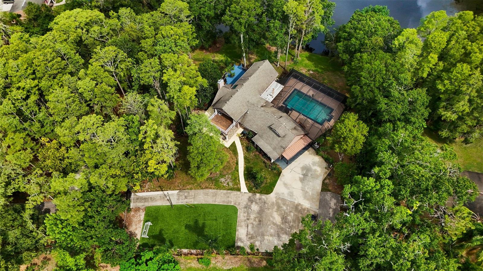 Listing photo id 61 for 2202 Amity Court
