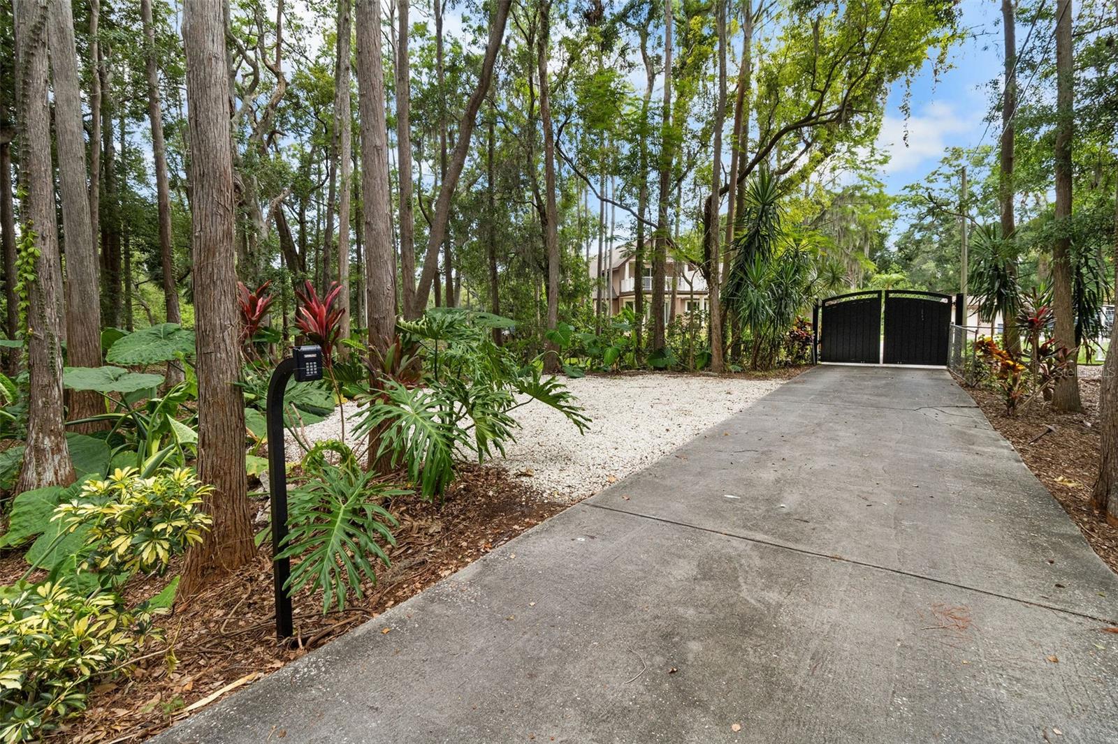 Listing photo id 66 for 2202 Amity Court