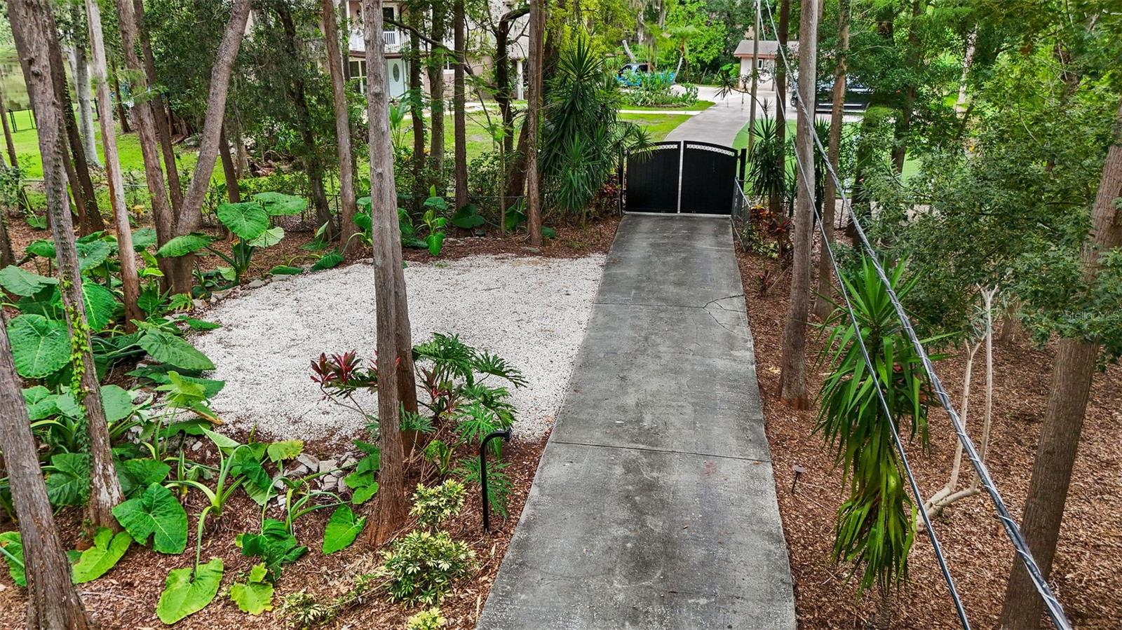 Listing photo id 67 for 2202 Amity Court