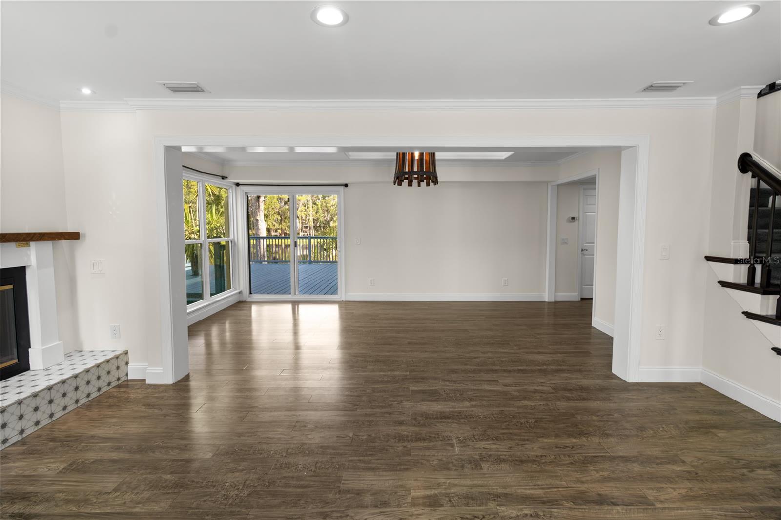 Listing photo id 5 for 2202 Amity Court