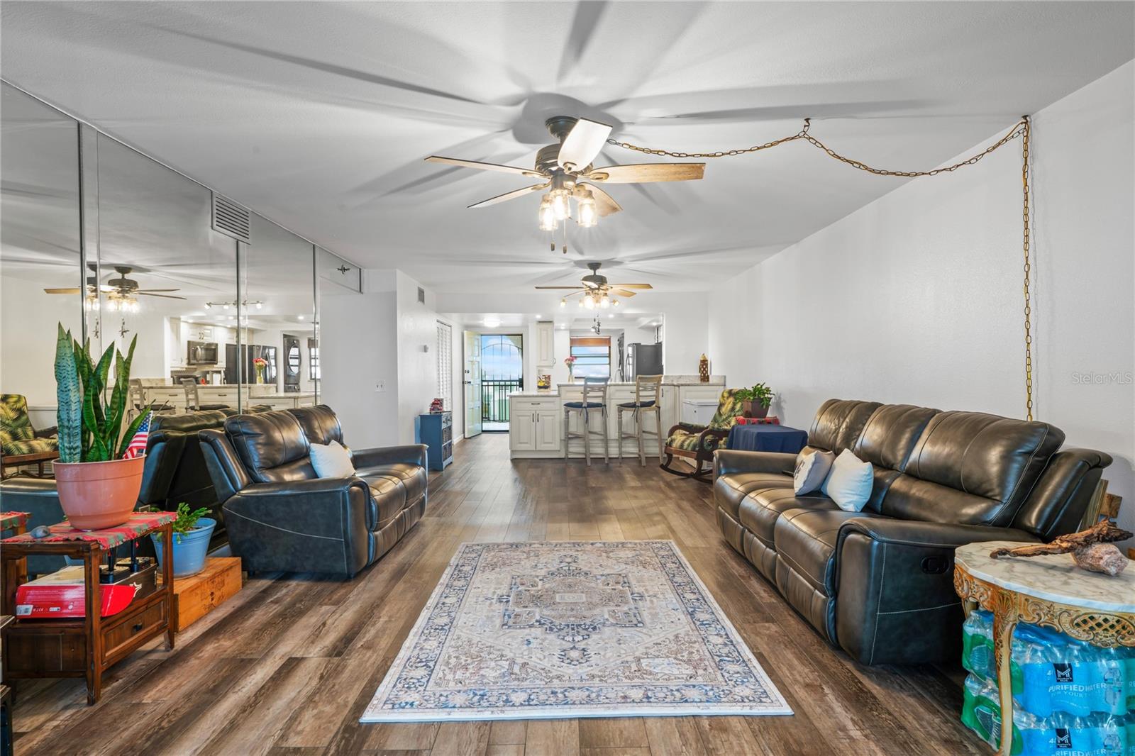 Image 10 of 70 For 19531 Gulf Boulevard 611