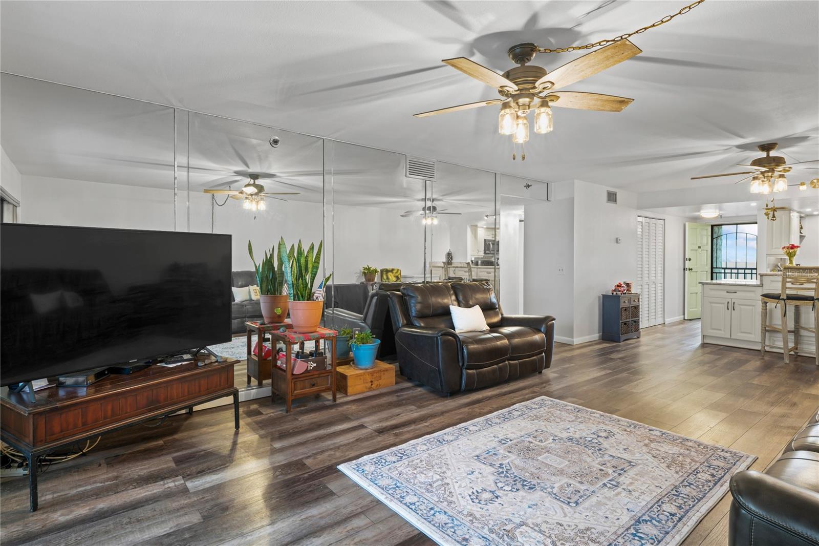 Image 11 of 70 For 19531 Gulf Boulevard 611