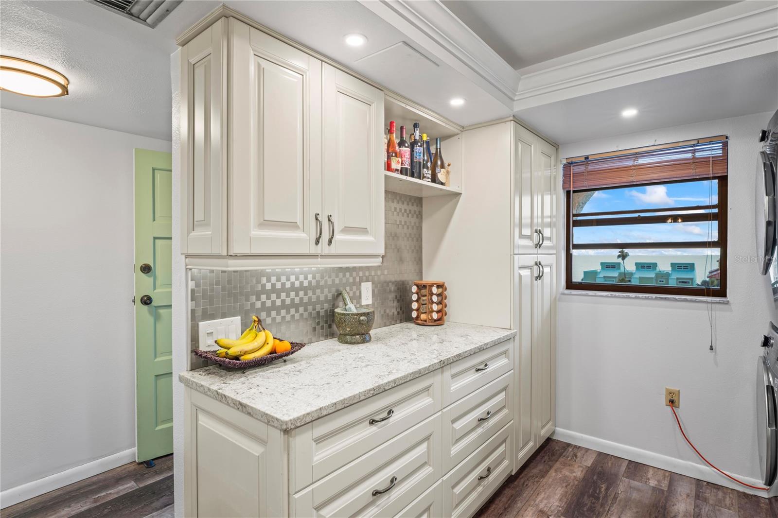 Image 18 of 70 For 19531 Gulf Boulevard 611