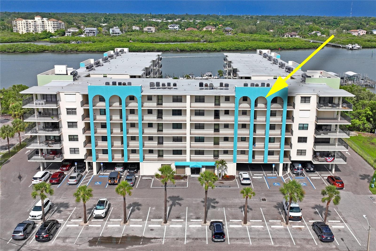 Image 2 of 70 For 19531 Gulf Boulevard 611