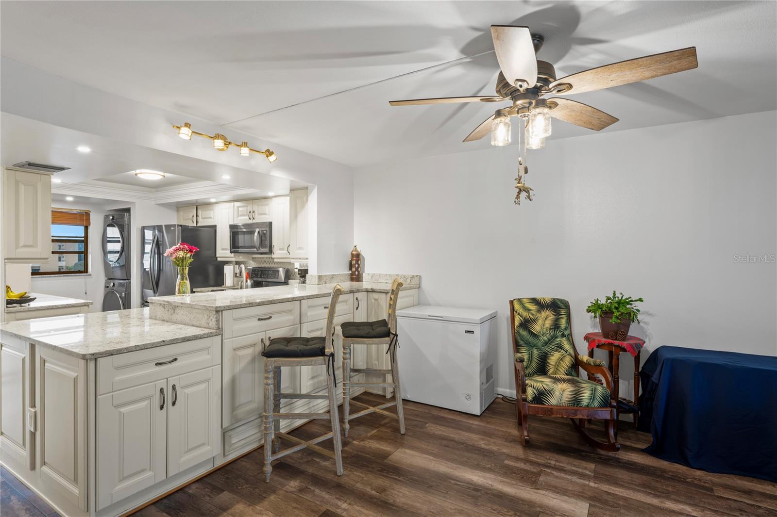 Image 20 of 70 For 19531 Gulf Boulevard 611
