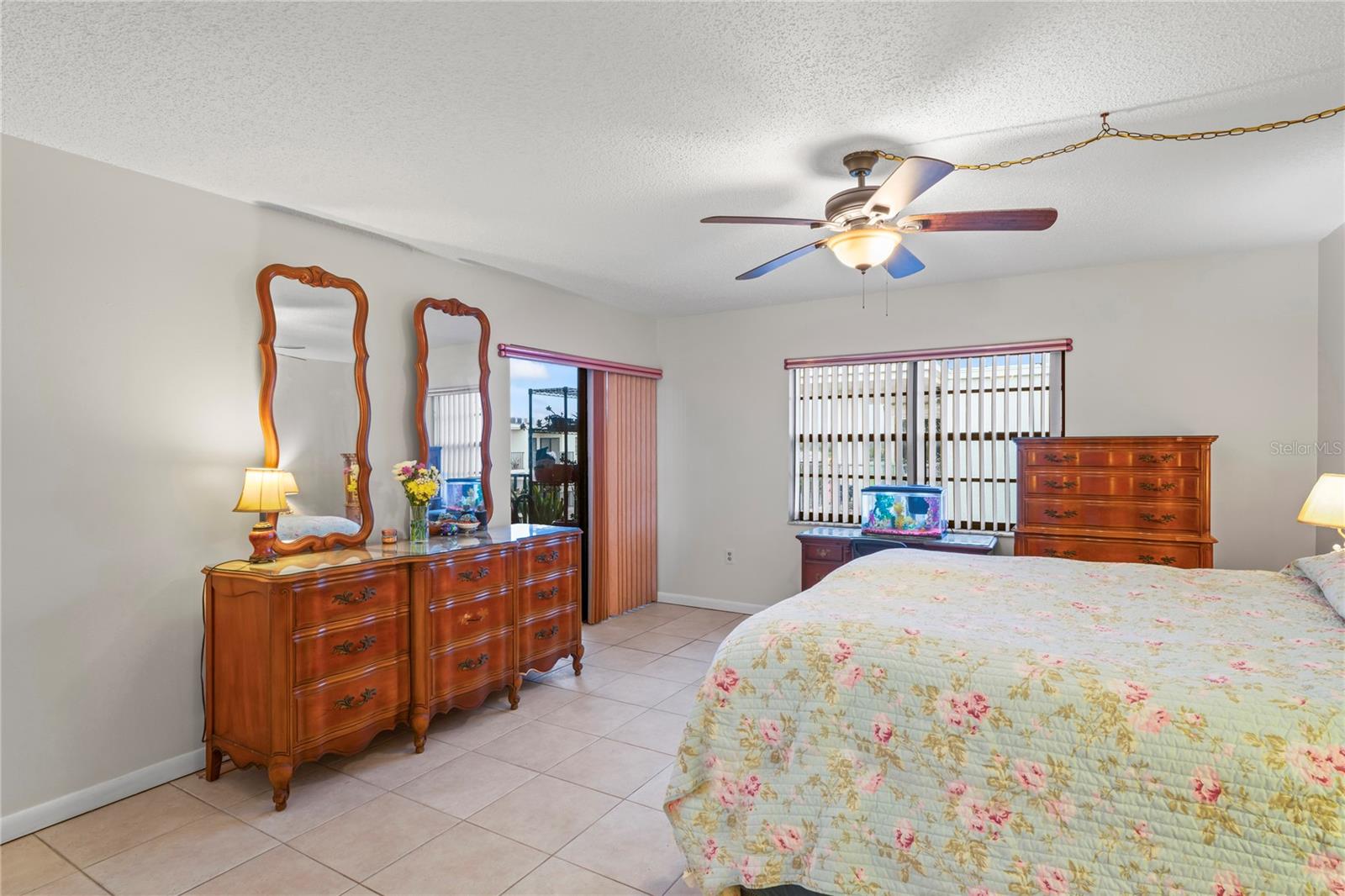 Image 23 of 70 For 19531 Gulf Boulevard 611
