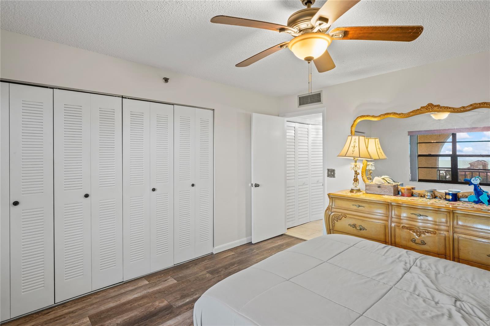 Image 28 of 70 For 19531 Gulf Boulevard 611