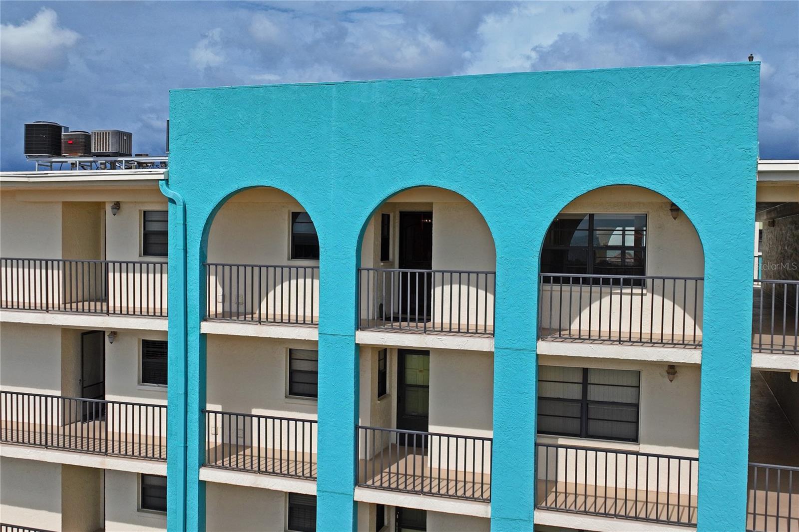 Image 3 of 70 For 19531 Gulf Boulevard 611