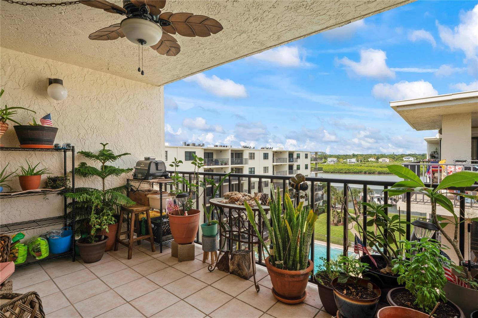 Image 34 of 70 For 19531 Gulf Boulevard 611