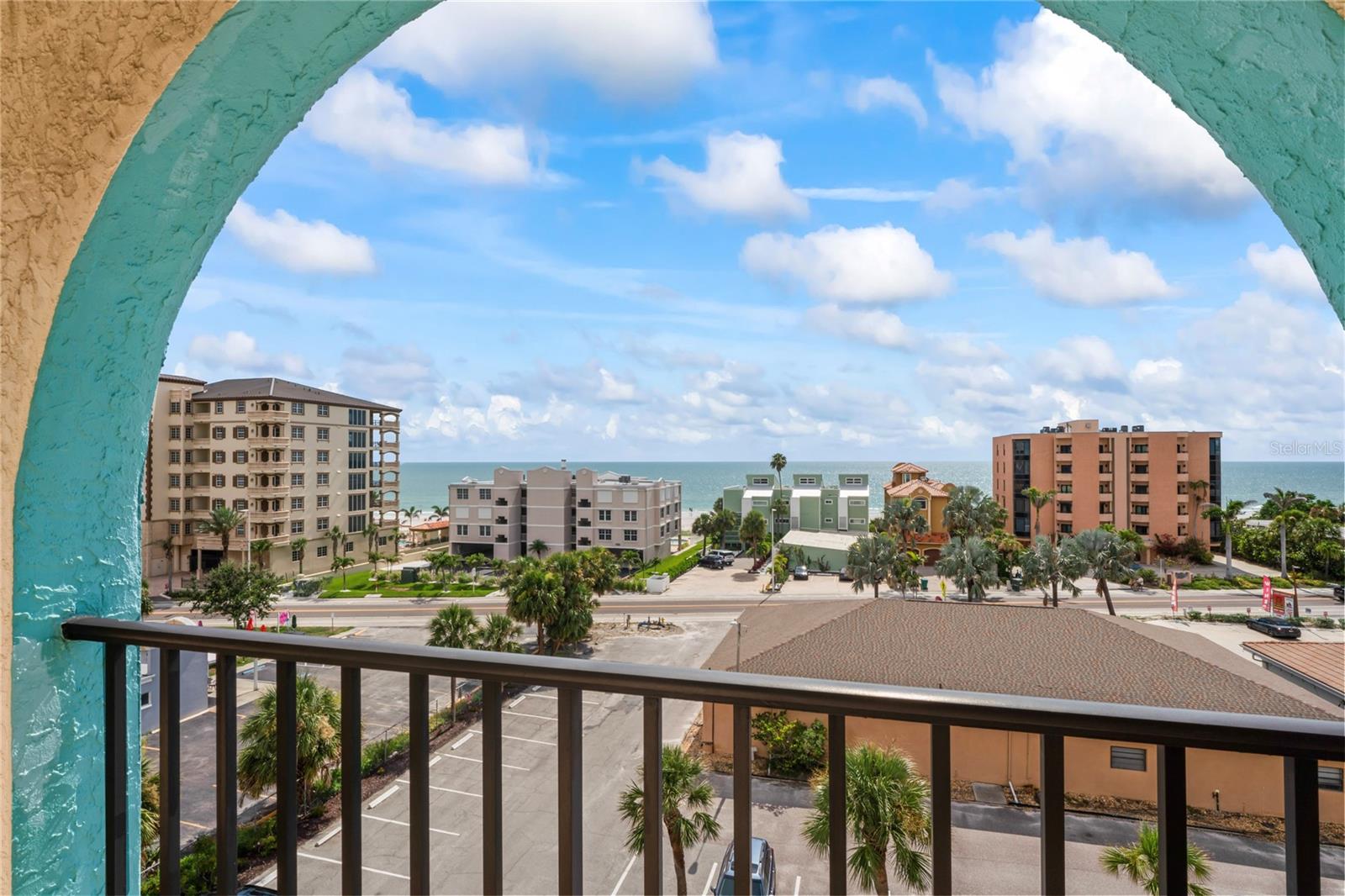 Image 37 of 70 For 19531 Gulf Boulevard 611