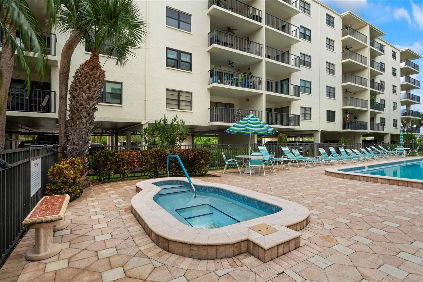 Image 39 of 70 For 19531 Gulf Boulevard 611