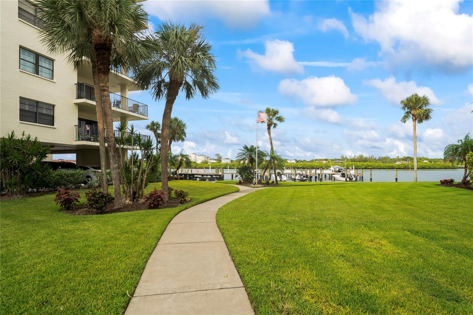 Image 41 of 70 For 19531 Gulf Boulevard 611