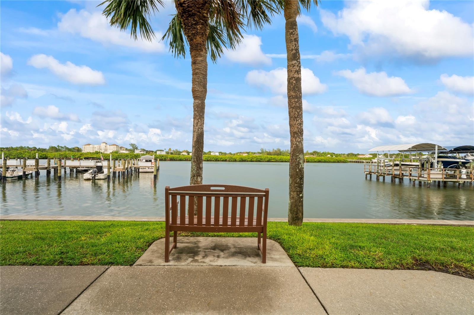 Image 43 of 70 For 19531 Gulf Boulevard 611