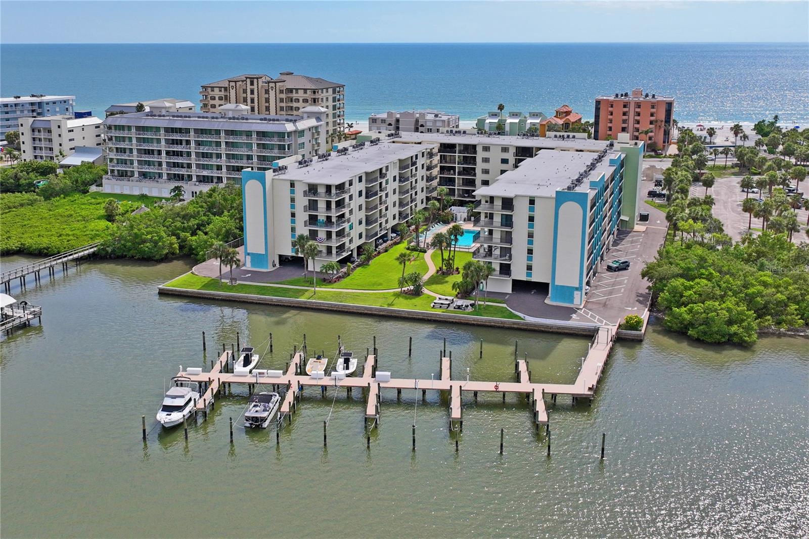 Image 46 of 70 For 19531 Gulf Boulevard 611