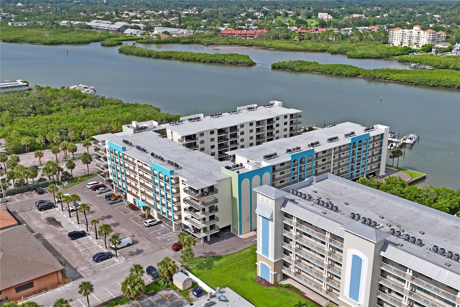 Image 56 of 70 For 19531 Gulf Boulevard 611