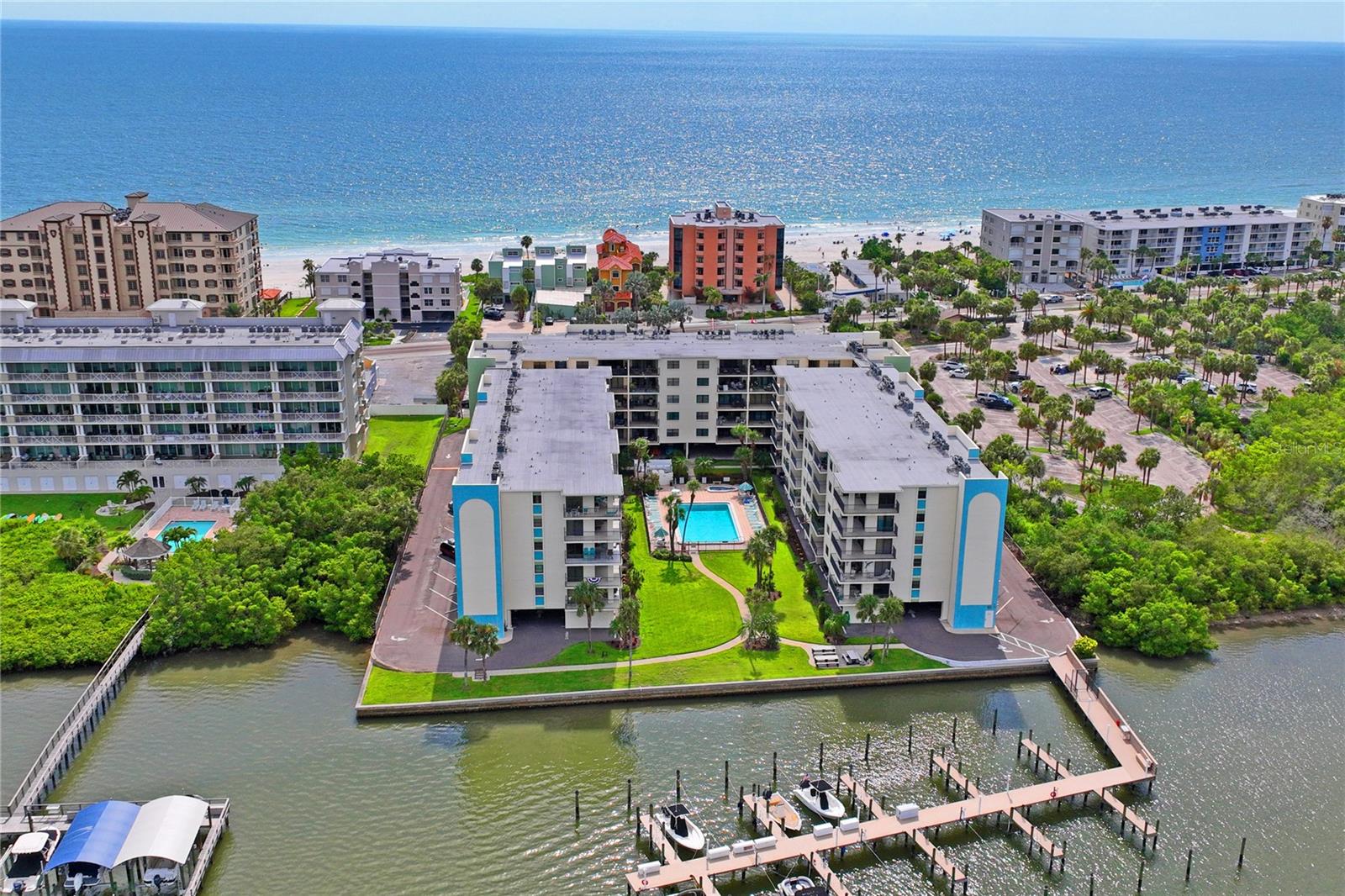 Image 57 of 70 For 19531 Gulf Boulevard 611