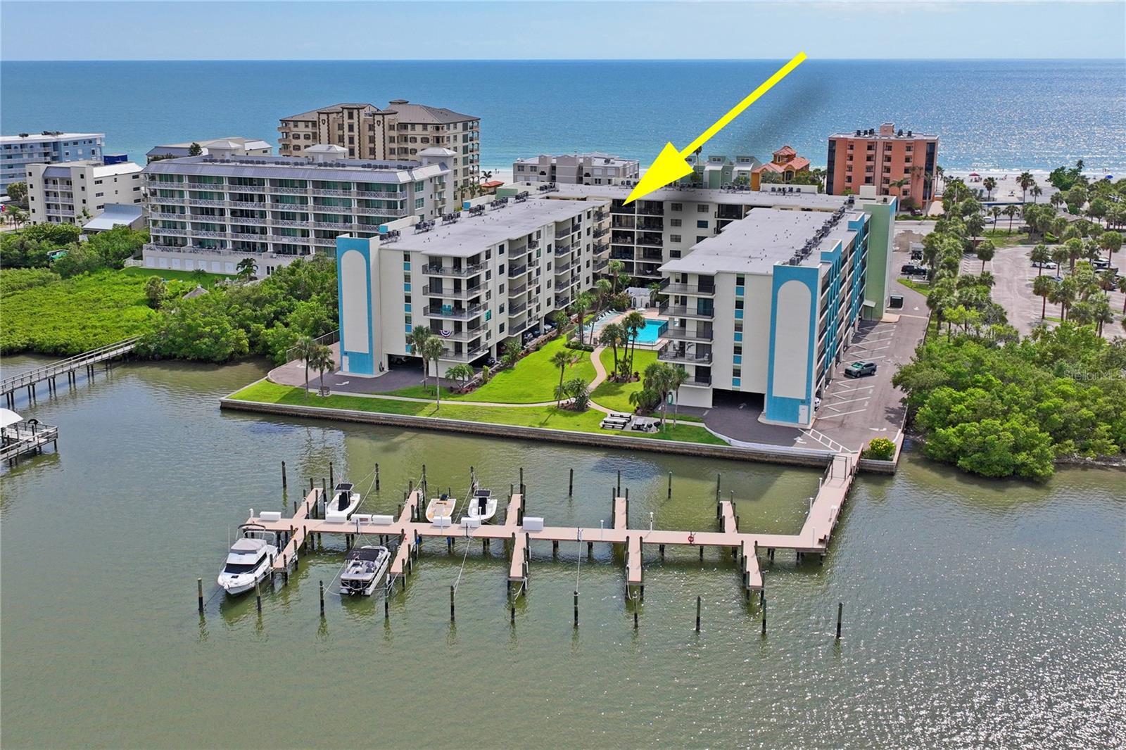 Image 58 of 70 For 19531 Gulf Boulevard 611
