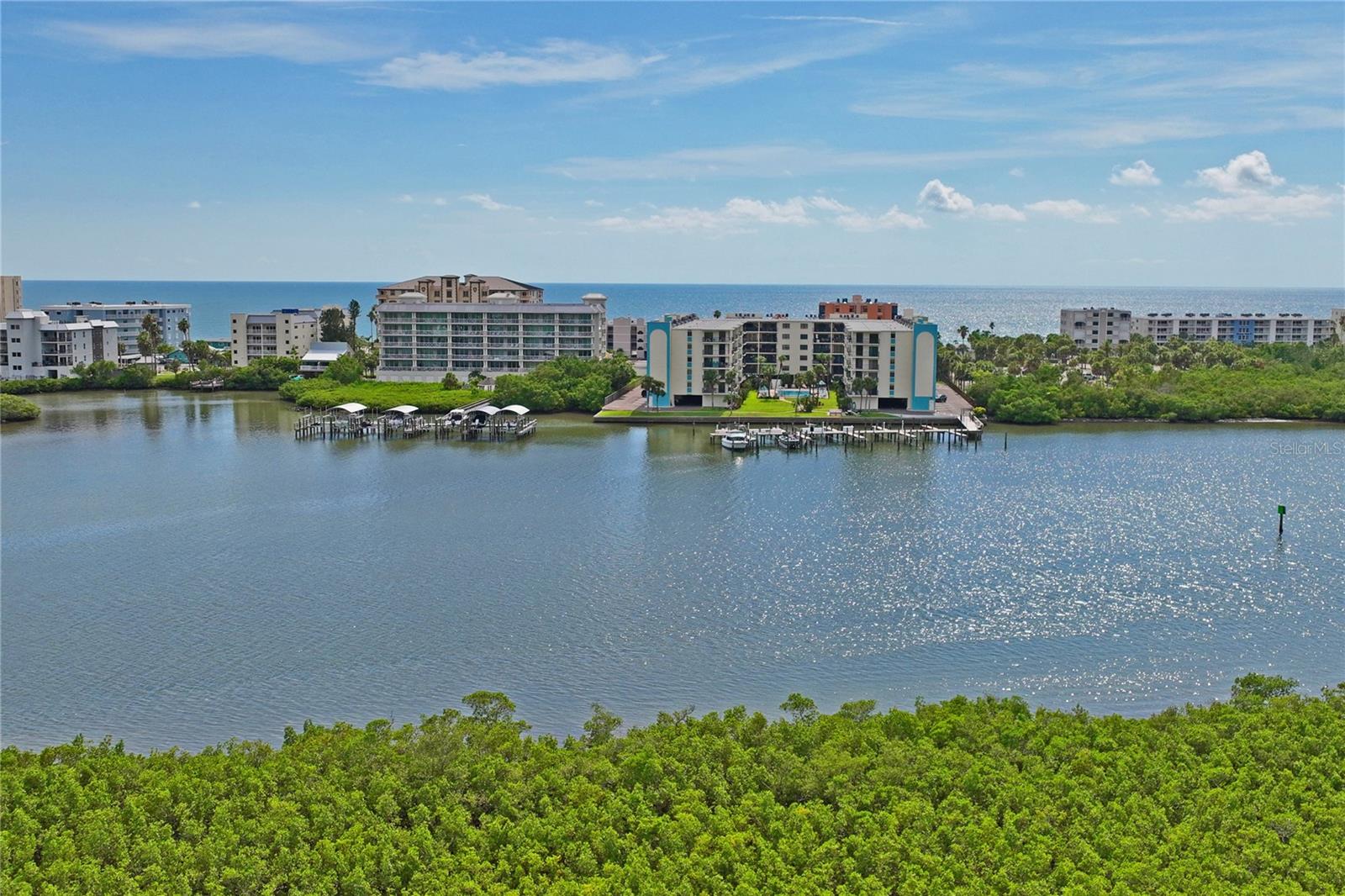 Image 60 of 70 For 19531 Gulf Boulevard 611