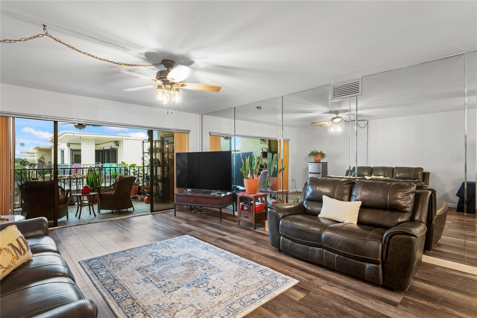 Image 9 of 70 For 19531 Gulf Boulevard 611