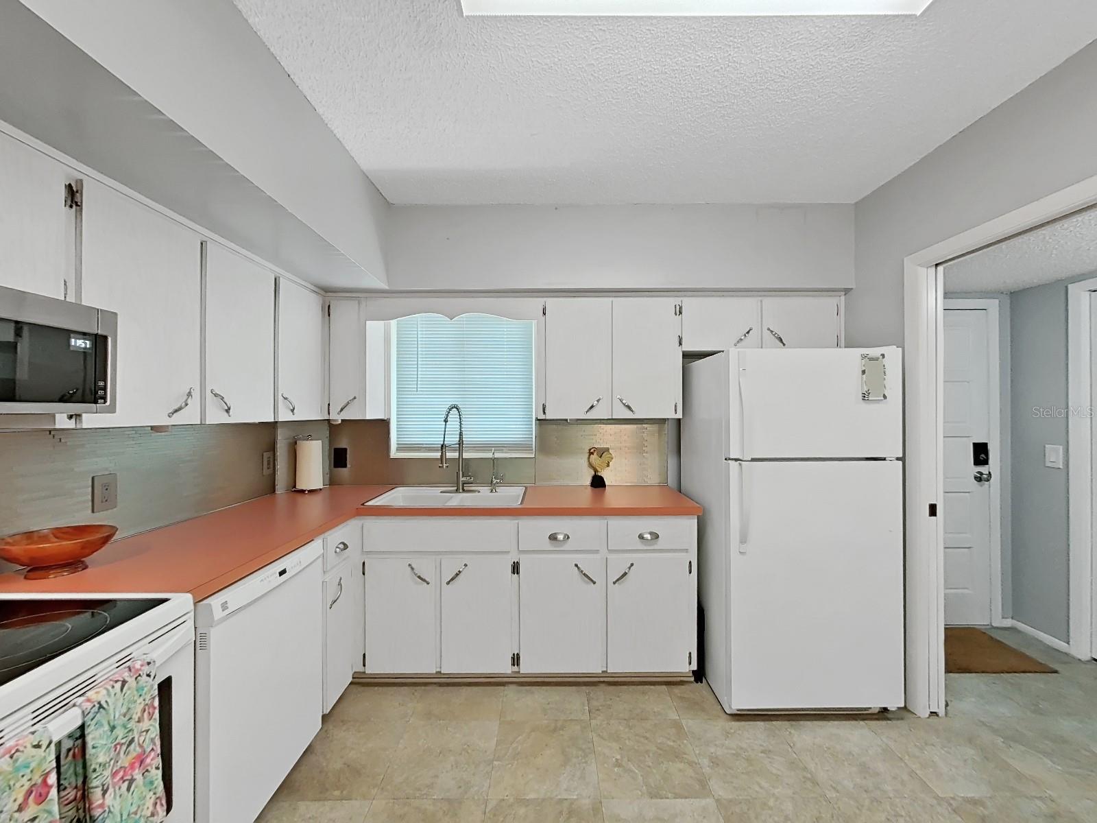 Image 11 of 70 For 2261 Swedish Drive 37