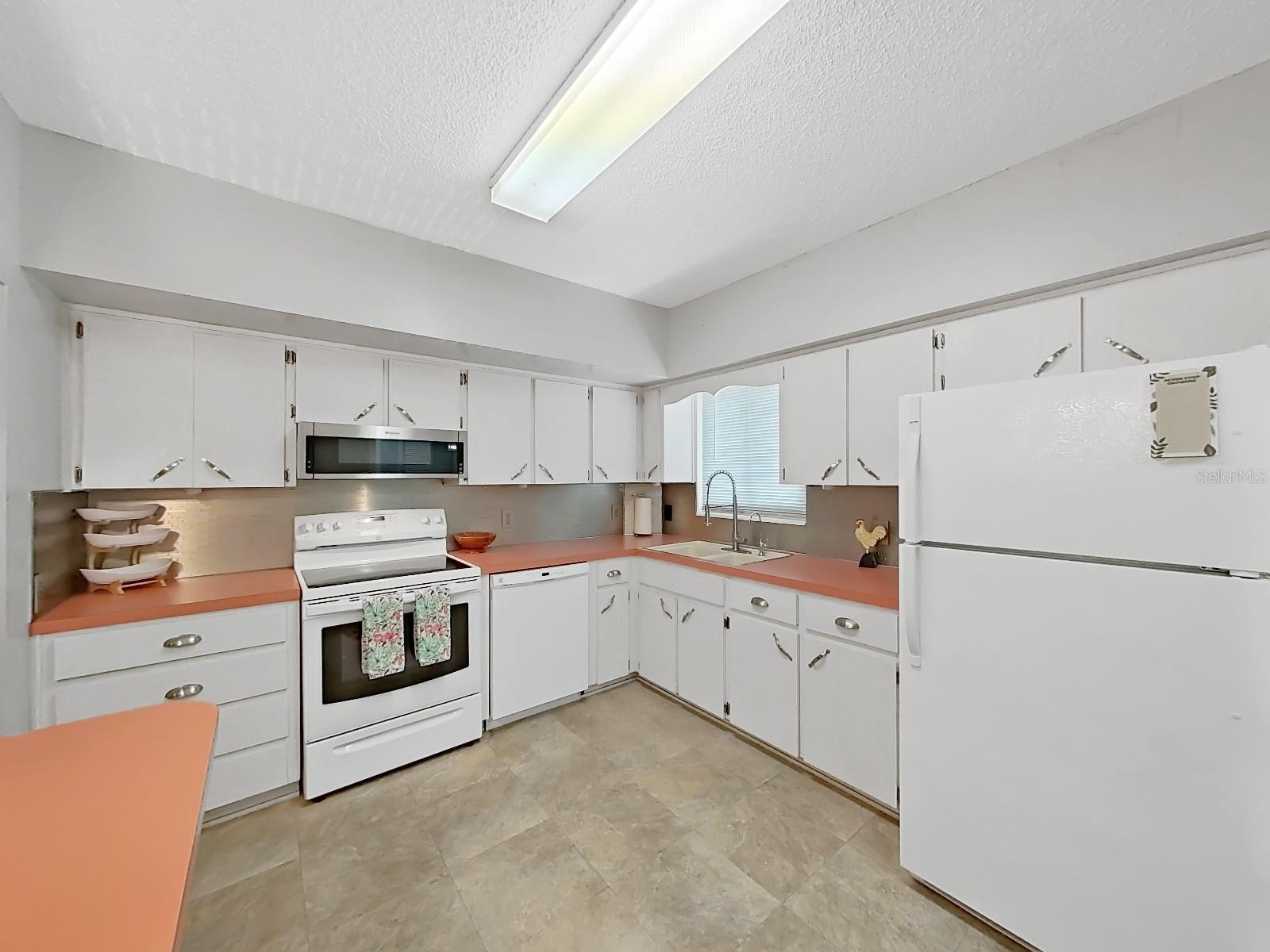 Image 8 of 70 For 2261 Swedish Drive 37