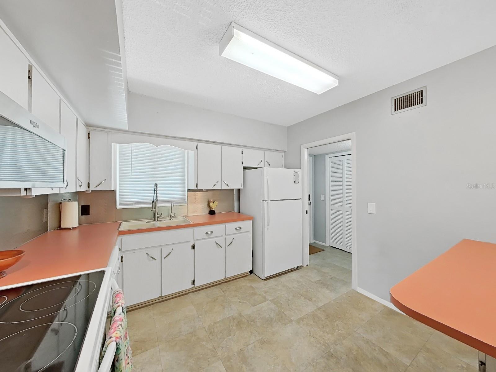 Image 9 of 70 For 2261 Swedish Drive 37