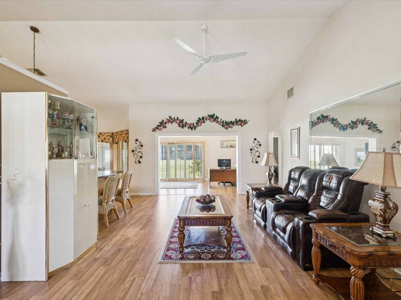 Listing photo id 8 for 8401 Pavilion Drive